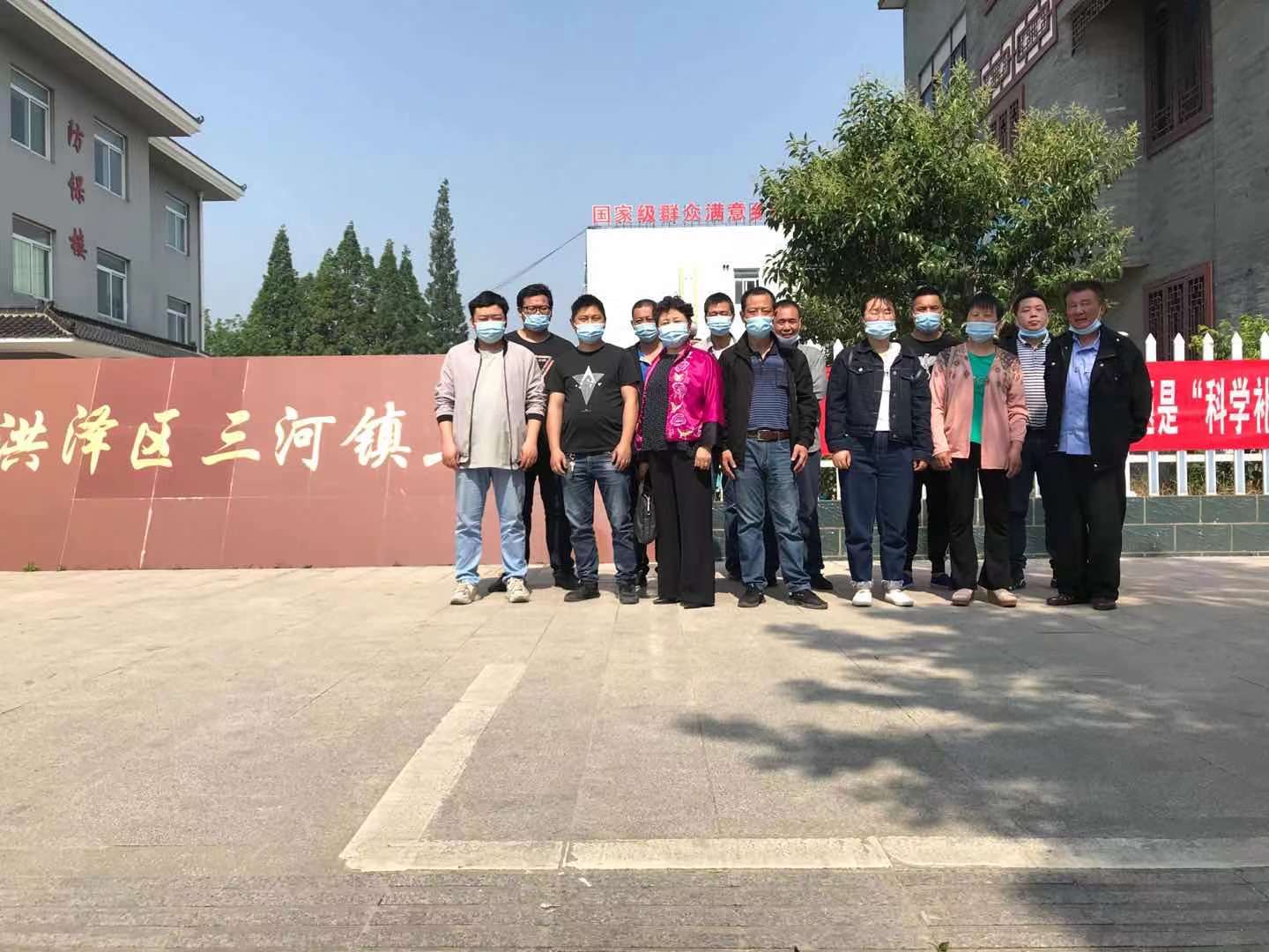 提供暖心接送專車！洪澤區(qū)三河鎮(zhèn)政府全力“護(hù)航”歐西員工疫苗接種